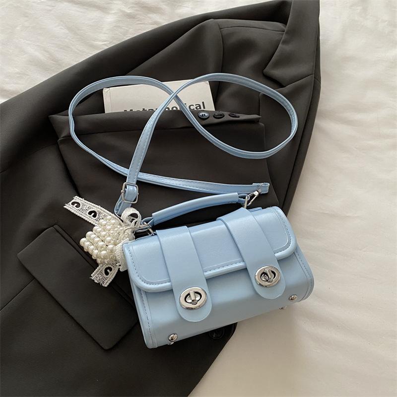 Korean Version of Niche Pillow Bag Women's Summer New Fashion Shoulder Messenger Bag High Value Portable Boston Bag
