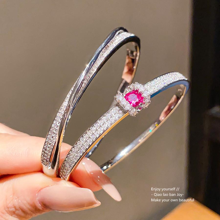 Zirkon Runde Metallmanschettenarmband Mit Elegantem Design Für Büro Oder Täglichen Gebrauch