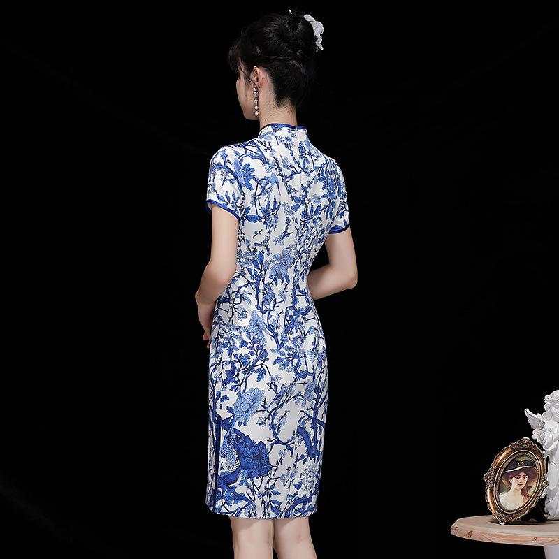 Cheongsam-Kleid mit chinesischem Tusche-Druck