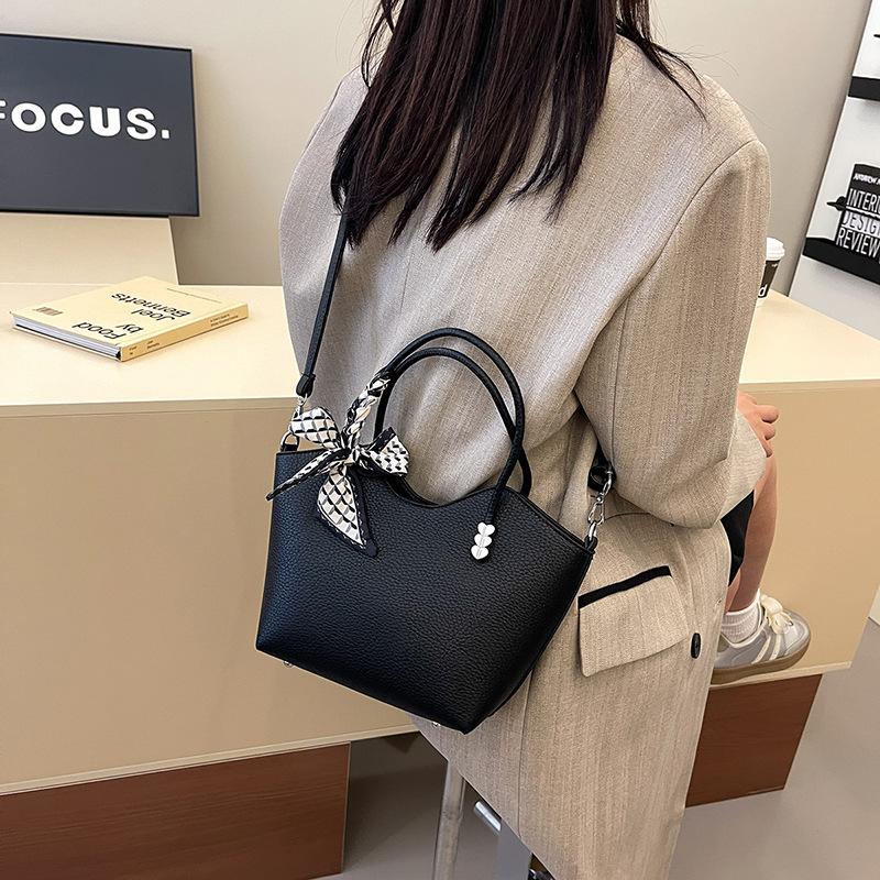 Vintage Commuter Underarm Bag Women'S Fashion Large-Capacity Shoulder Handbag Textured Tote Bag