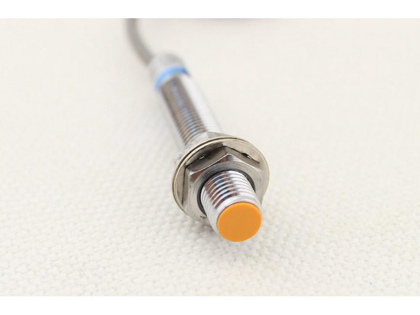 **Hukong LM8-3001N Inductive Proximity Sensor**