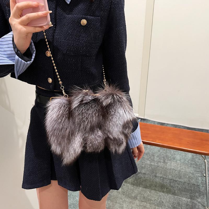 2025 new imitation fox hair women's shoulder bag trendy chain messenger bag fashionable versatile clip buckle bag