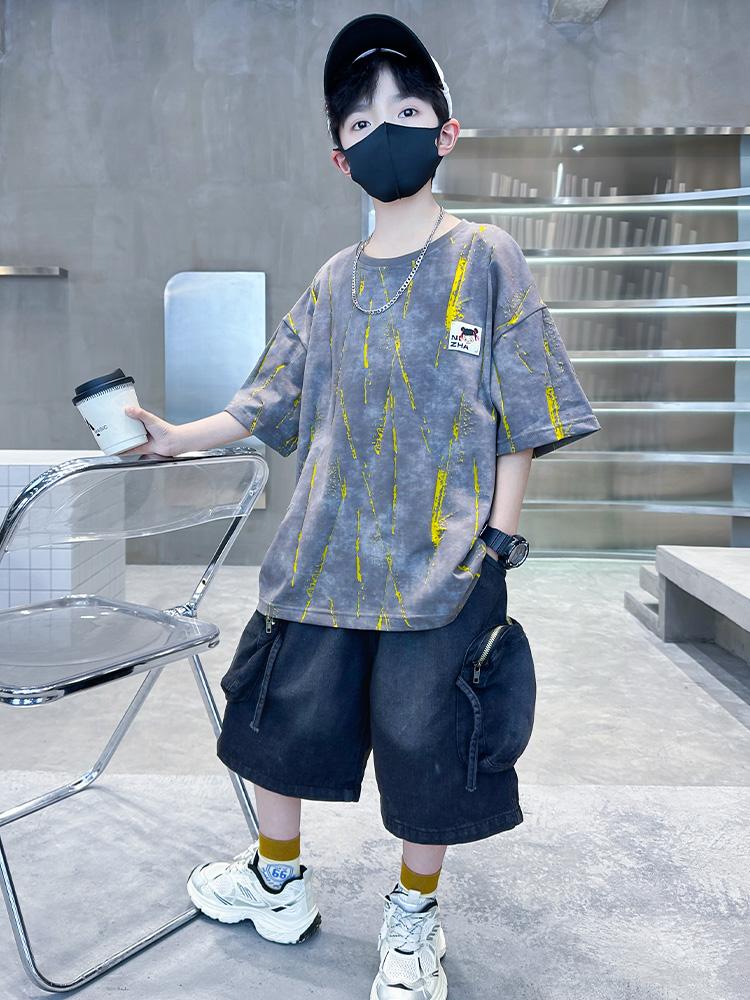 Boys' short sleeved T-shirt summer 2026 new item, medium and large children's thin design, boys' summer clothes, children's cool and stylish top t
