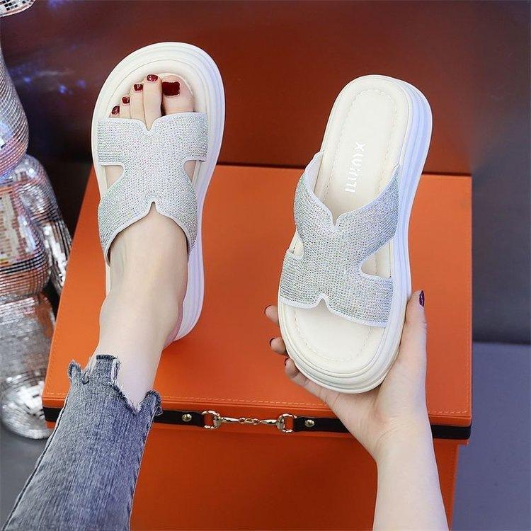 Soft leather outer wear one-word women's slippers summer 2025 new women's sandals muffin thick-soled flat-bottomed beach women's sandals