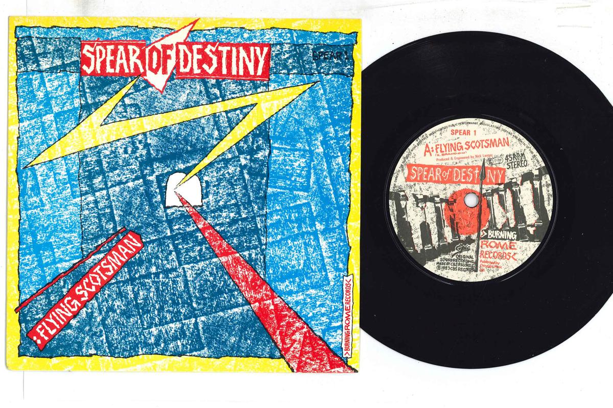 

7-дюймовая пластинка SPEAR OF DESTINY - Flying Scotsman SPEAR1 BURNING ROME 1983 UK Рок Б/У