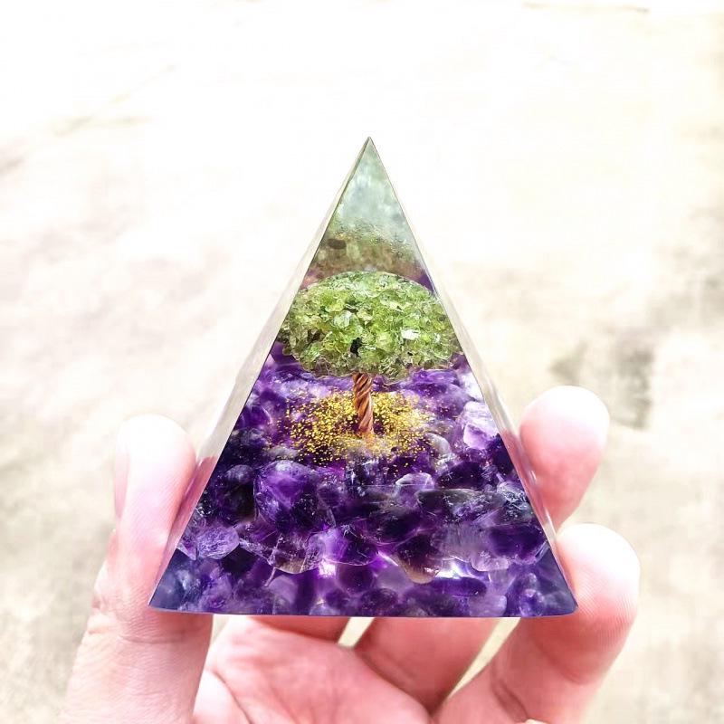 Crystal Pyramid Resin Ornament: Handmade Home & Office Decoration 60x60MM