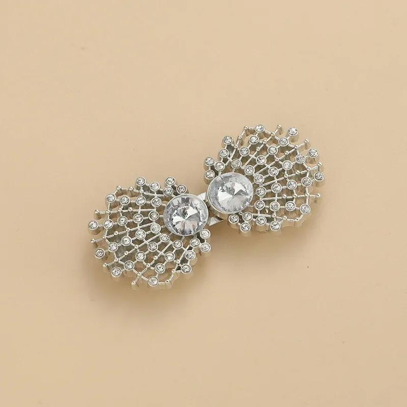 1 Pair New Brooches For Women's Clothing Cardigan Sweater Blouse Shawl Clips Shirt Collar Flower Pattern Clasps