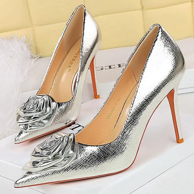 Women's 7 Cm 10 Cm Patent Leather Flowers Women Pumps Sexy Pointed Toe Thin Low Heels Wedding Elegant Party Shoes Zapatos Mujer