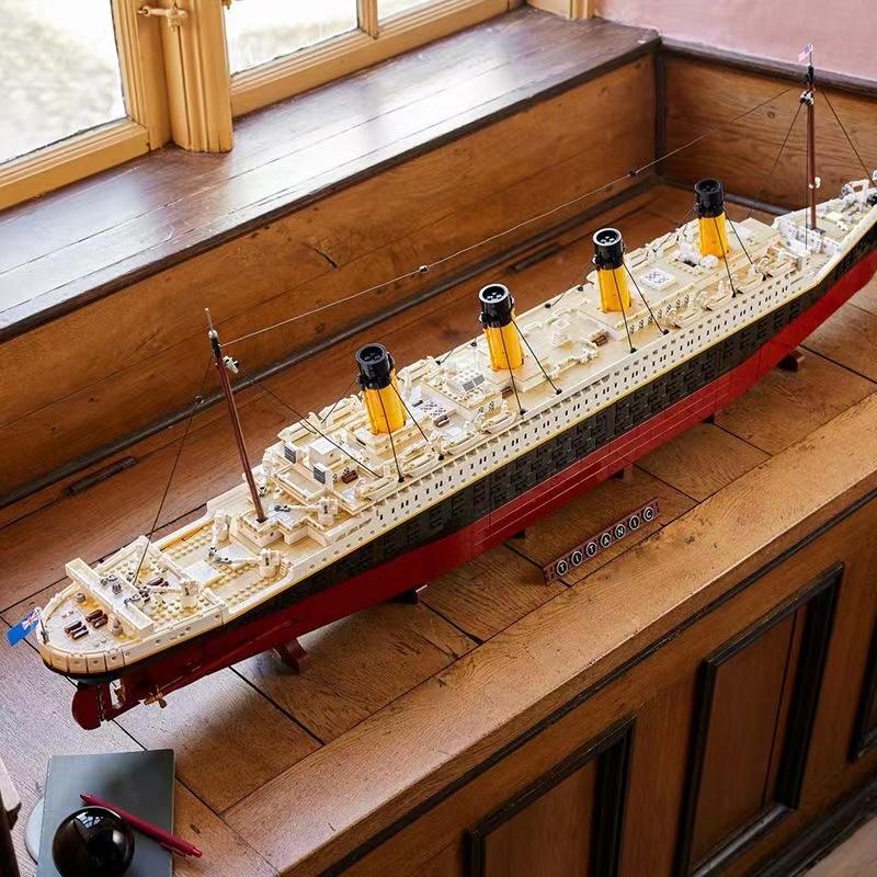 New 9090Pcs Large Cruise Boat Ship Model Home Decoration Diy Gift Desktop Ornament Children'S Birthday Gift