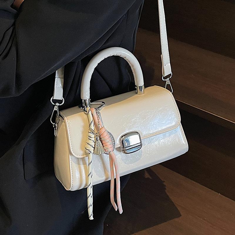 Hot Sale New Products Fashion Simple Style Versatile Portable Small Square Bag Ladies Commuter Niche Premium Casual Messenger Bag