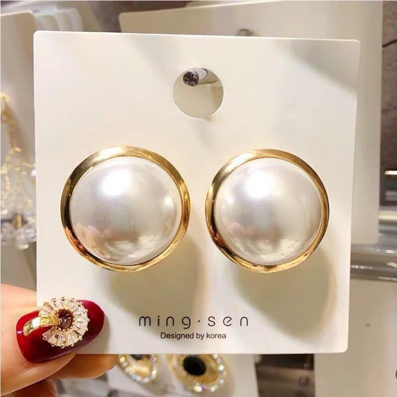 

20mm Exaggerate Round White Imitation Pearl Stud Earring for Women Simple Temperament Wedding Zircon Christmas Day Girl Gift