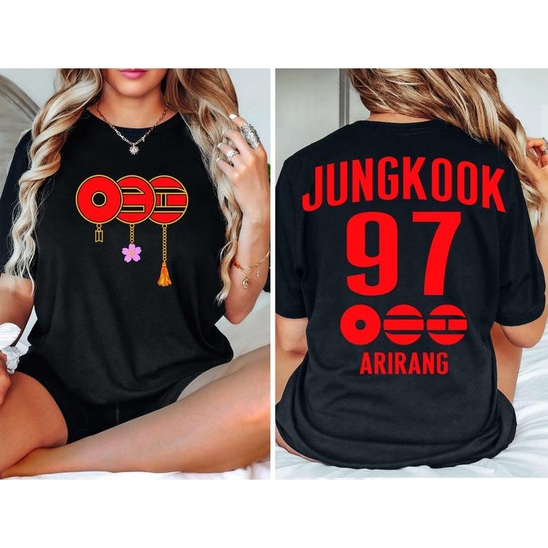 

Футболка BTS Світовий тур 2026, Футболка Bangtan Boys Повернення 2026, Графіка Мерчу з Kpop Концерту, Подарунок для Фаната ARMY, Прана Чорна Вінтажна Футболка BTS XL