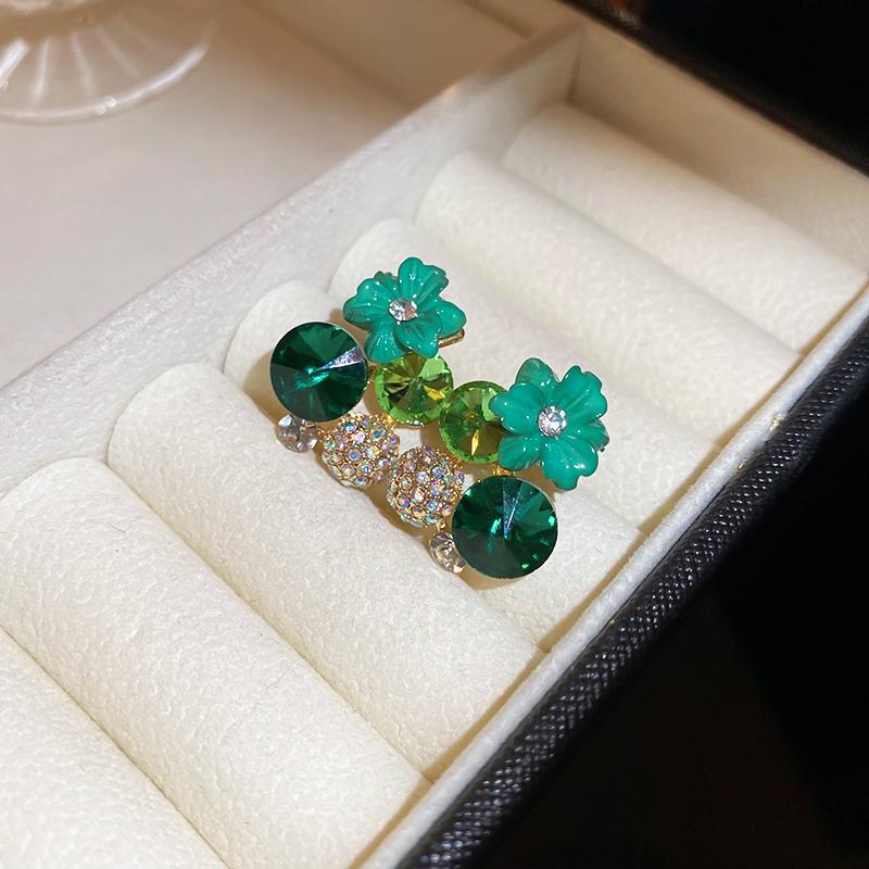 Green Flower Rhinestone Stud Earrings Women Sweet Delicate Fashion Personality Design Sense Commuter New Earring Wholesale K-