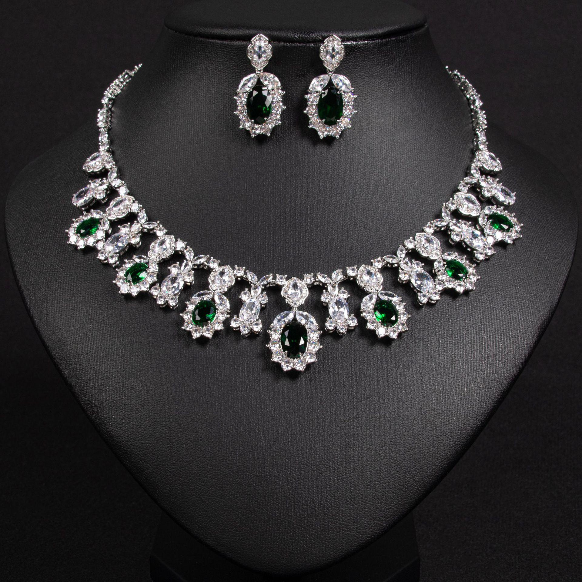 

Женский комплект колье и серег с цветочным цирконом нишевого дизайна в стиле легкой роскоши, модный и универсальный набор подвесок, повседневные аксессуары зелёный