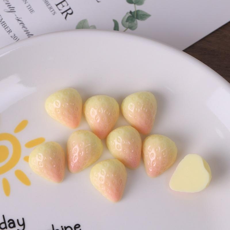 10Pcs Simulation Miniature Strawberry Resin Craft Accessories Handmade 3D Strawberry Decorative Figurine