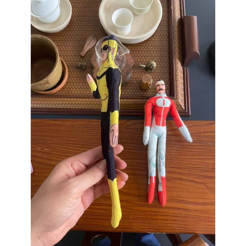28cm Unbesiegbarer Omni-Man Mark Grayson Stoffpuppe Abnehmbare Bewegliche Gliedmaßen Drahtskelett Actionfigur Plüschmaus Zimmerdeko