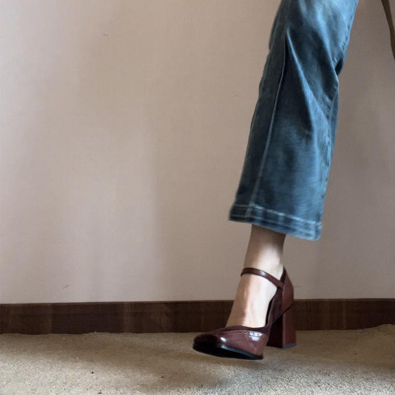 

Черные темпераментные туфли-одиночки женские новые туфли Мэри Джейн квадратный носок толстый каблук высокие каблуки 42 коричневый