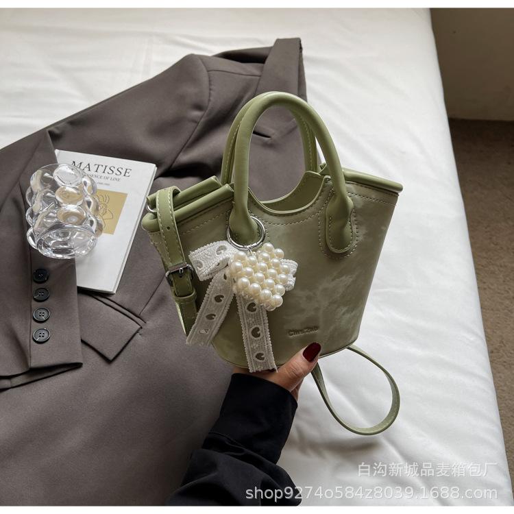 

2025 new small bag women s summer fashion versatile shoulder messenger bag Korean version niche portable vegetable basket bag зелёный