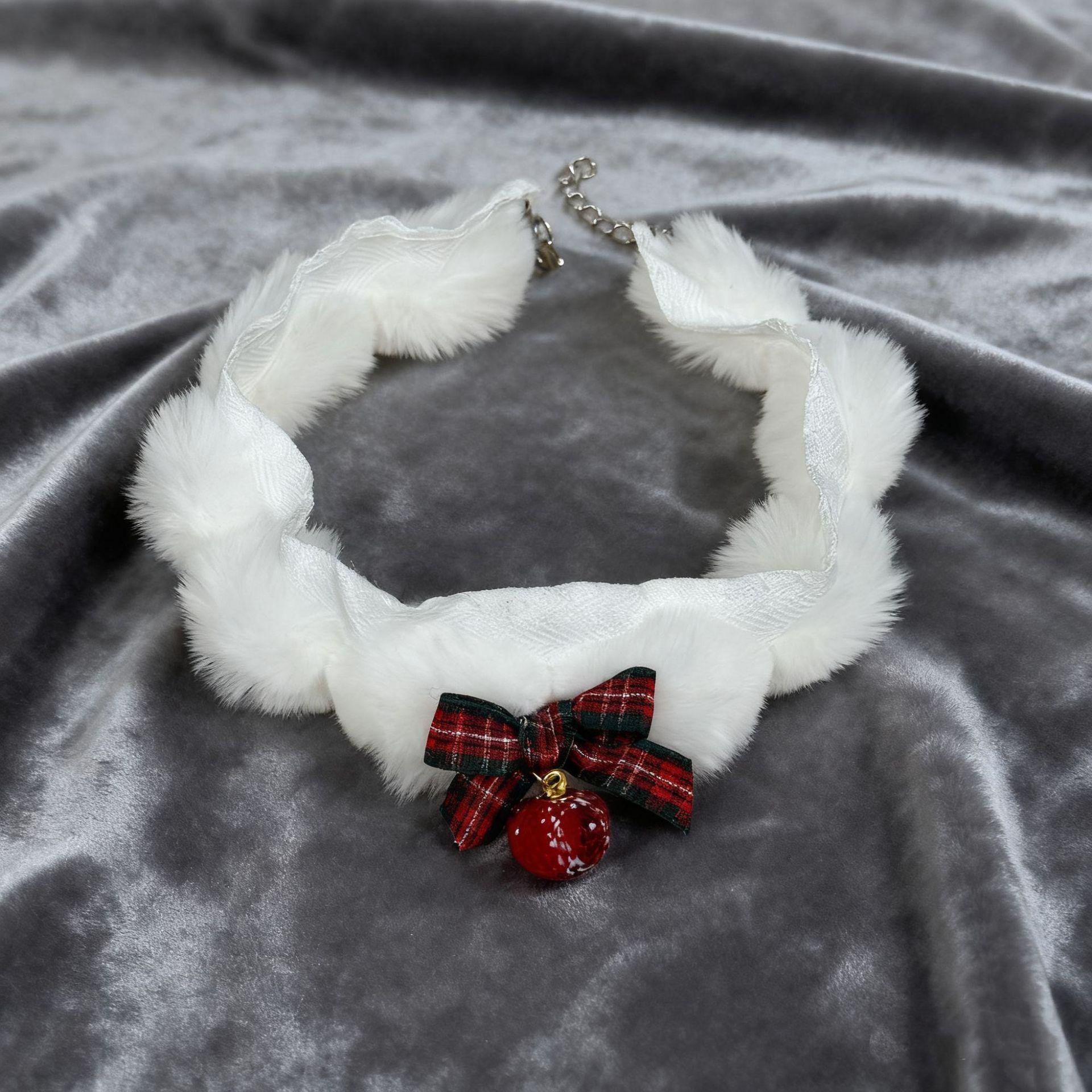Женское клетчатое колье-чокер с помпоном-бантом