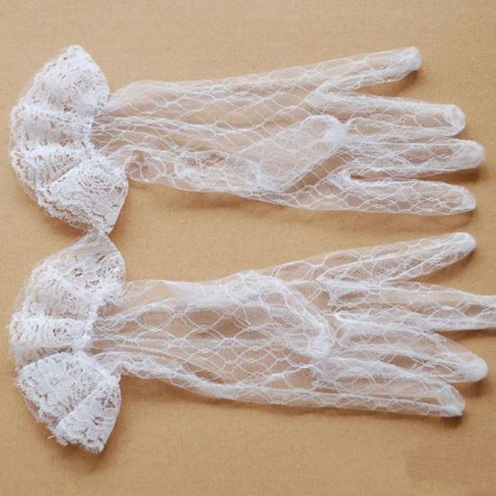 1 Pair Bridal Gloves Ruffle Cuffs Wrist Length Sheer Breathable Elegant Wedding Clothes Accessories Solid Color See-through Lace Wedding Gloves for