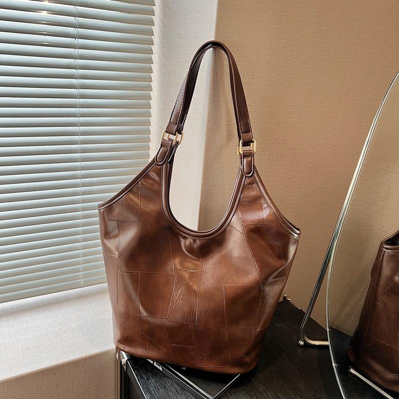Premium sense large-capacity bag women's new fashion portable shoulder bag commuter versatile tote bag