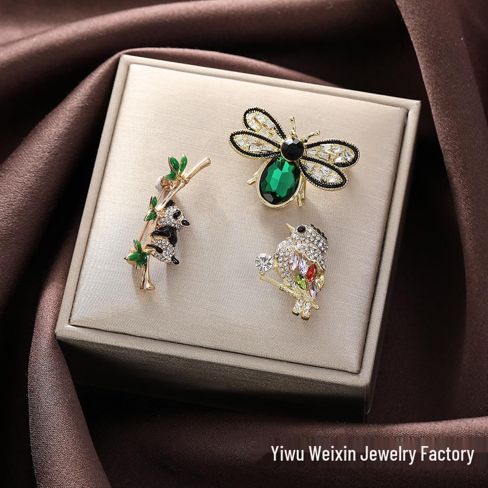Luxury Rhinestone Bee Brooch - Stylish High-End Pin for Jackets and Suits
