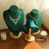 New High Quality Model Bust Show Exhibitor Velvet Jewelry Display Necklace Pendants Mannequin Jewelry Stand Organizer