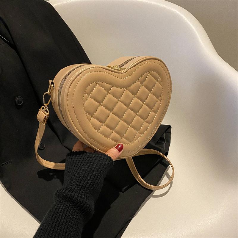Rhombus Embroidery Thread Small Bag Women's Summer New Popular Fashion Chain Messenger Bag Simple Casual Heart Bag