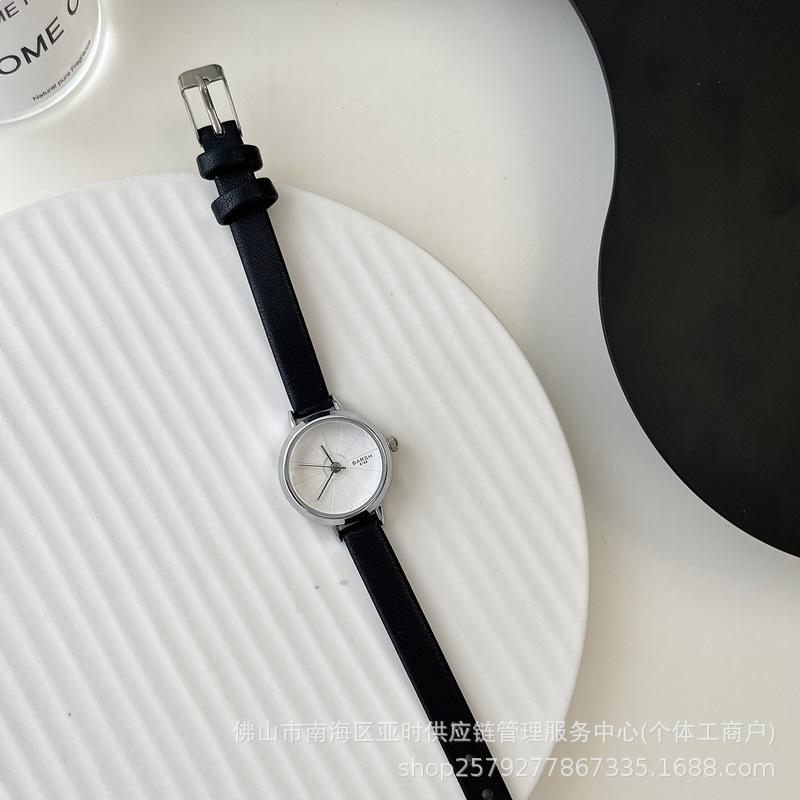 

Student Women S Watch Women S Simple Niche Retro Belt Small Disc Fashion High Sense Quartz Women S Watch