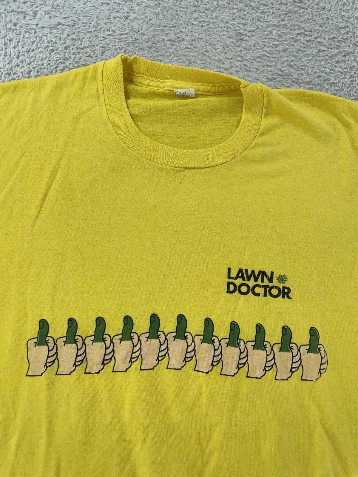 

Vintage Lawn Doctor Green Thumb T-Shirt Mens Medium Yellow USA Single Stitch 80s 2XL