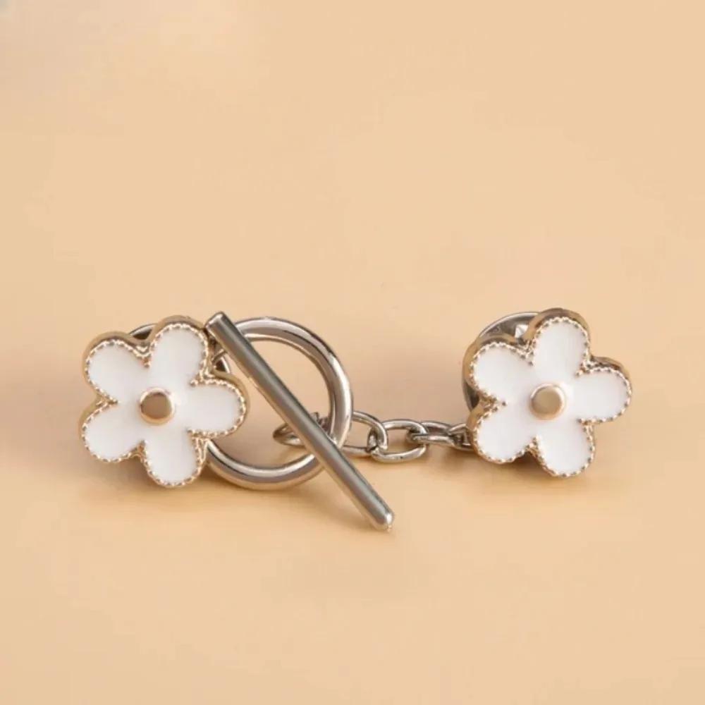 Metall Anti-Licht Brosche Abnehmbare Kleidung Nähfreie Druckknöpfe Mode Cardigan-Clip für Damen Mädchen Pulloverkragen Fixierte Brosche