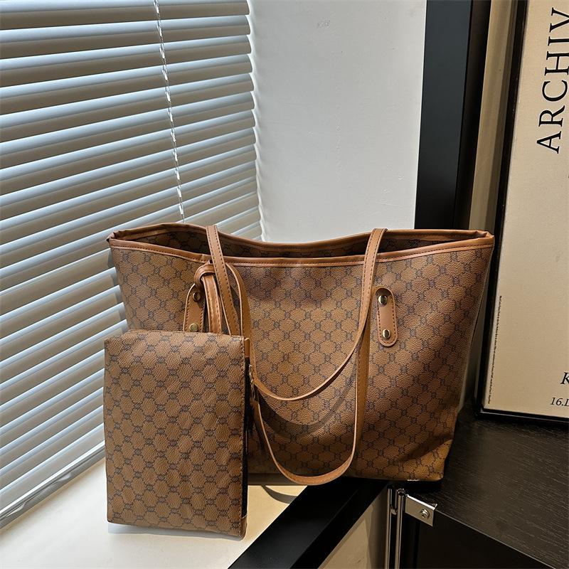 Large Capacity Women's Shoulder Bag Casual And Minimalist Classic Tote Spacious Women'S Commuting Tote Trendy Shoulder Bag