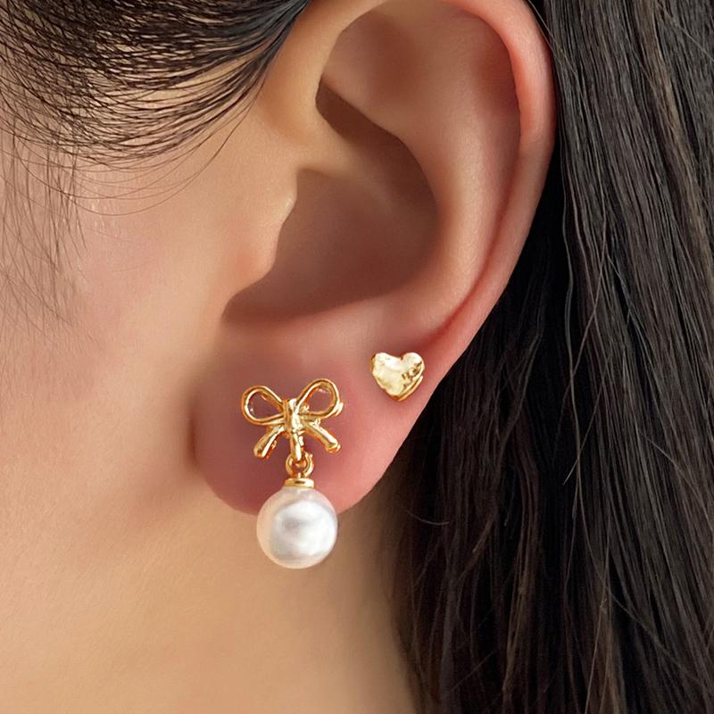 2025 New Arrival White Imitation Pearl Asymmetric Stud Earrings for Women Simple Metal Bow Heart-Shaped Earrings Date Jewelry