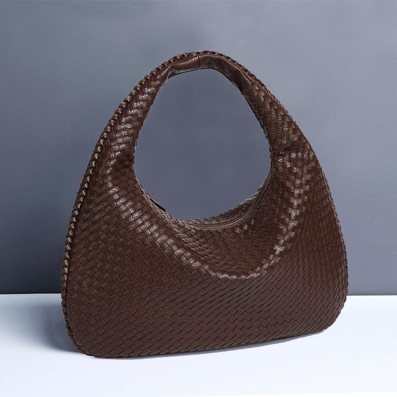 Spring and summer new crescent moon women's bag woven handbag large capacity simple versatile croissant zipper model