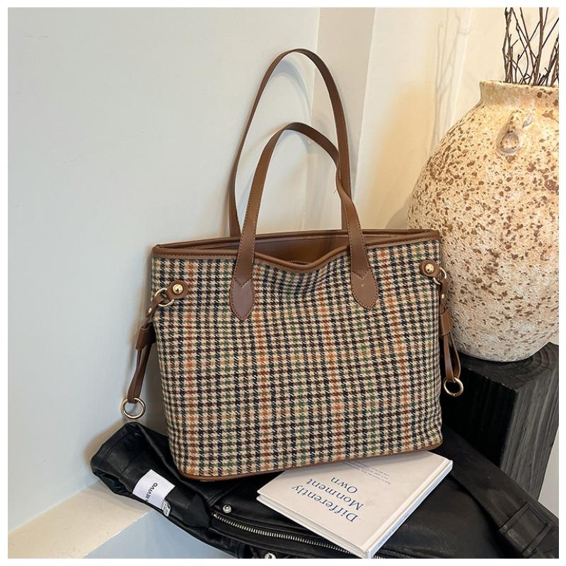 

Commuter bag women s bag new retro large-capacity tote bag personalized versatile woolen shoulder bag women коричневый