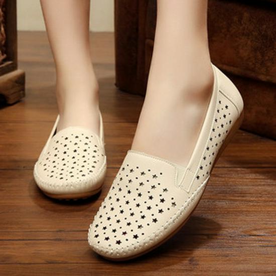 Summer Soft Sole Non-Slip Shoes for Middle-aged & Elderly Women, Korean Style Breathable Hollow Design.