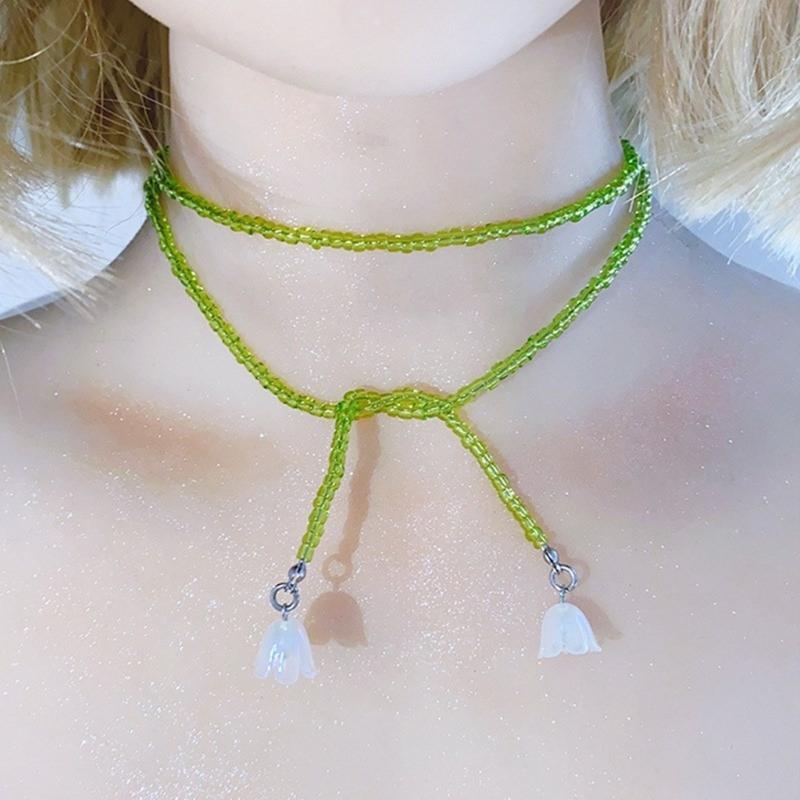Adjustable Collarbone Chain Niche Green Glass Beaded Neckchain Stylish Necklace Jewelry Neckchain Charm for Women