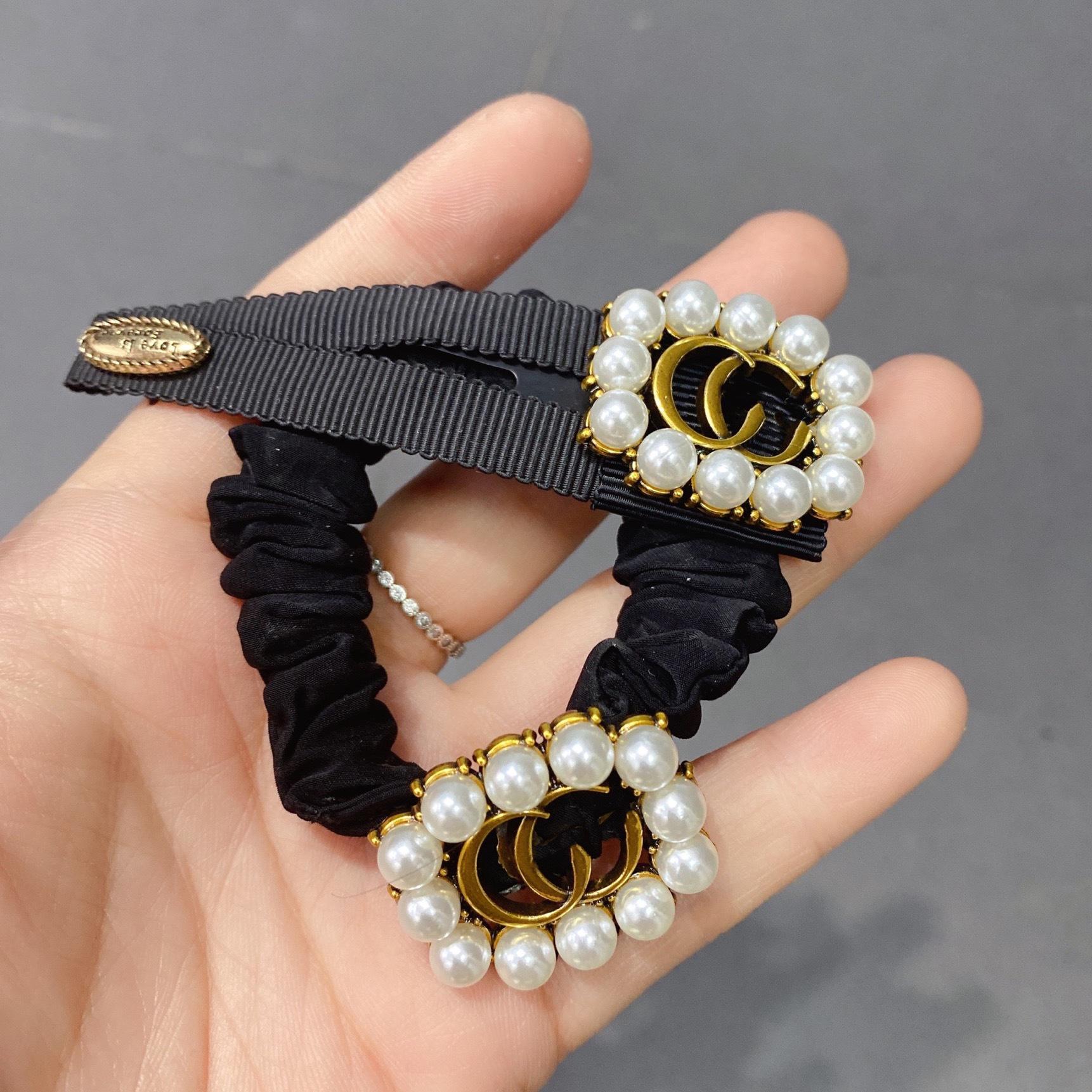 

Жемчужная веревка для волос Dongdaemun и шпилька с двойной буквой CG, маленький ароматный стиль