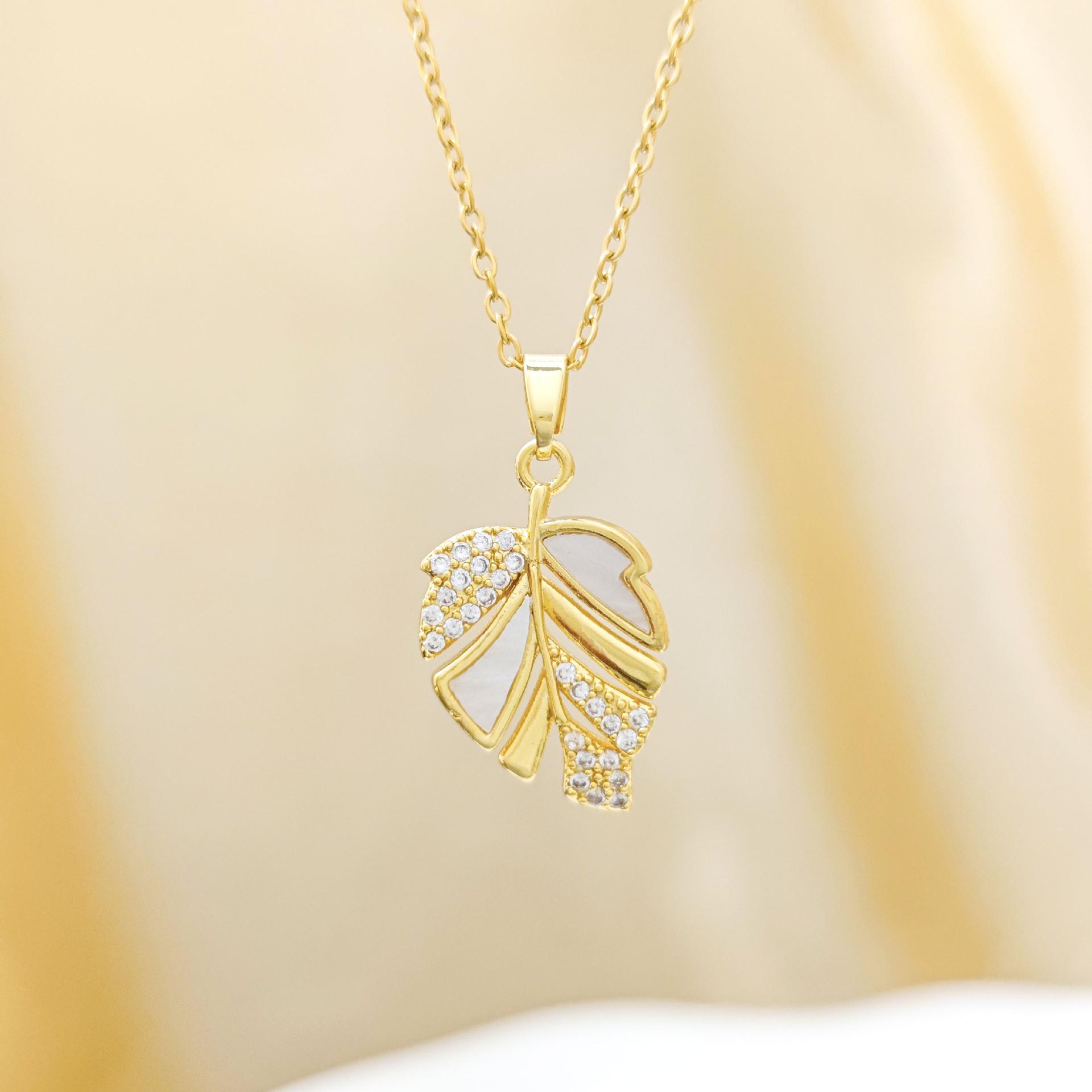 Elegant Autumn Leaf Zircon Pendant Necklace – Korean Style Clavicle Chain