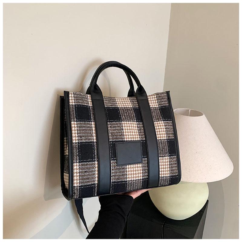 

Большая вместительная клетчатая сумка-тоут женская модная дизайнерская зимняя новая холщовая сумка в простом стиле сумка через плечо для поездок на работу (30cm<Max Length<50cm)