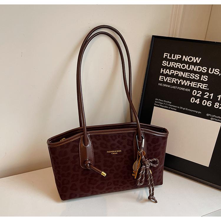 High-Value Women's Fashion Tote: Versatile Leopard Print Large-Capacity Shoulder Bag for Outdoor and Commute