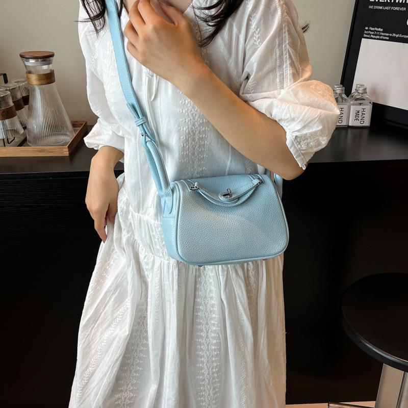 Fashion texture handbag bag women's summer simple casual pillow bag commuter shoulder messenger bag