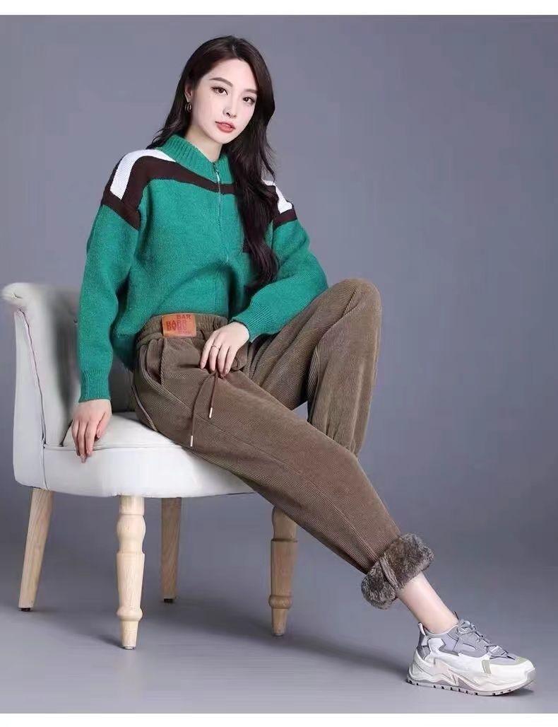 

Женские зимние 2024 утолщенные спортивные штаны на флисовой подкладке: Модные свободные гаремные брюки с манжетами - Трендовые и стройнящие. M