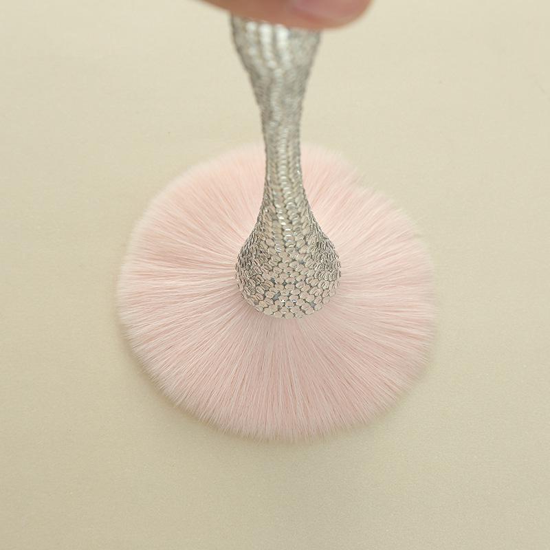 Portable Slim Waist Rhinestone Makeup Brush with Nylon Bristles