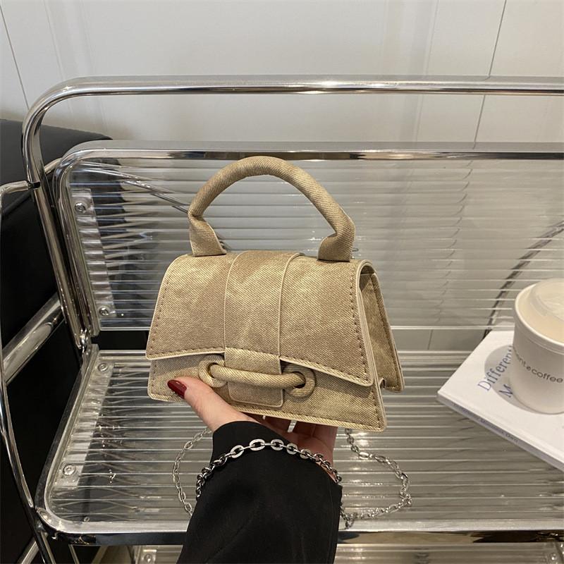 Casual Fashion Small Crossbody Bag With Sealed Flap For Commuting