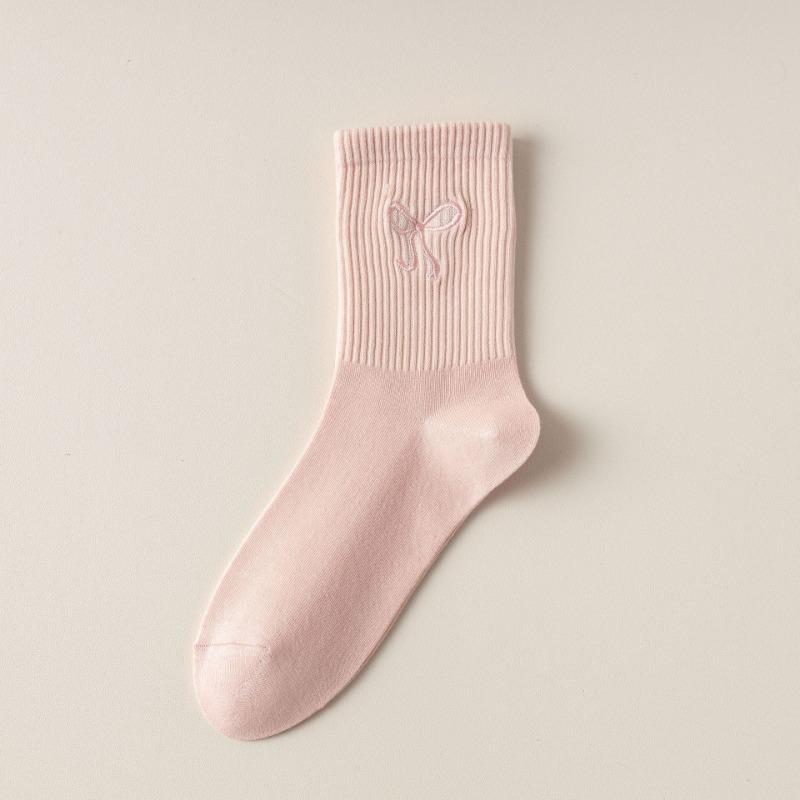 Women's Autumn and Winter Embroidered Bow Mid-calf Socks Breathable and Sweat-absorbing Long Calf Socks