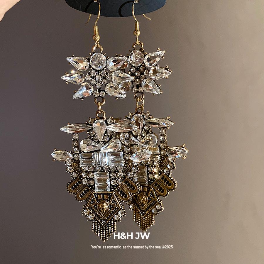 Retro diamond-encrusted square flower ear hook court style personality exaggerated heavy industry earrings light luxury high-end earrings