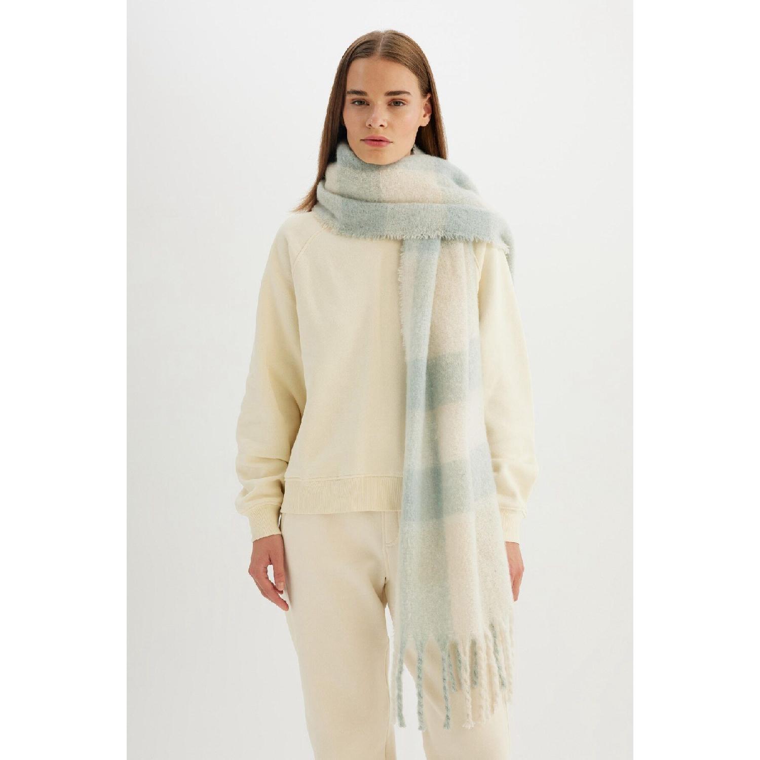 

Women s Checkered Scarf C6865ax24wn
