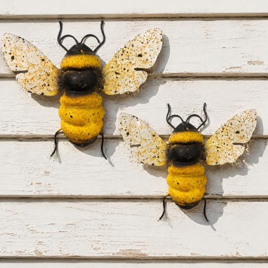 Patio Hanging Ornament 2PCS 3D Metal Bee Wall Art Decor, Iron Sculpture Backyard Fence Decoration Ornament, Weatherproof Outdoor Decor for Yard Garden