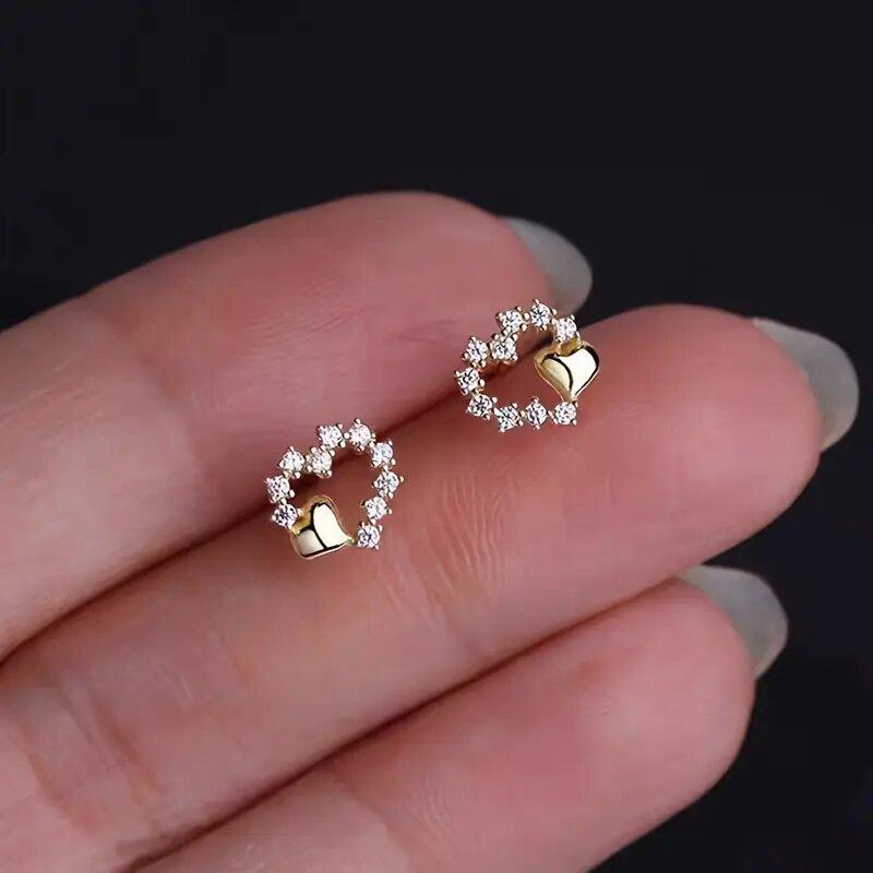Hollow Double Heart Stud Earrings, Luxury Synthetic Zirconia, Fashion Jewelry Gift for Women Friend, 1 Pair золотистый